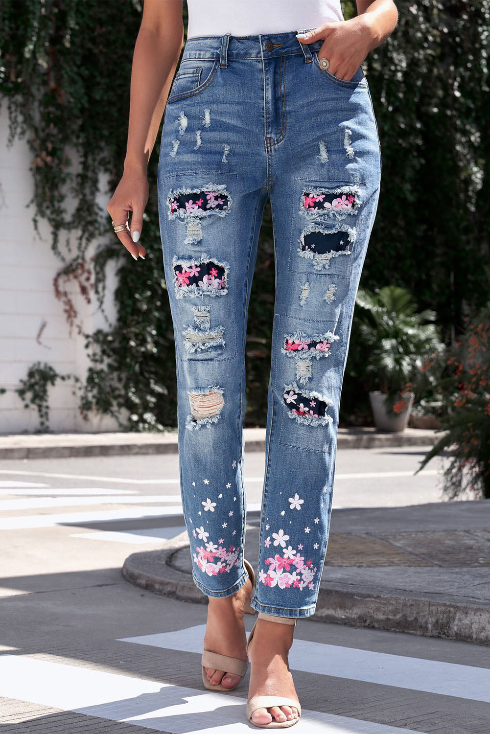 Baeful Printed Patch Distressed Boyfriend Jeans