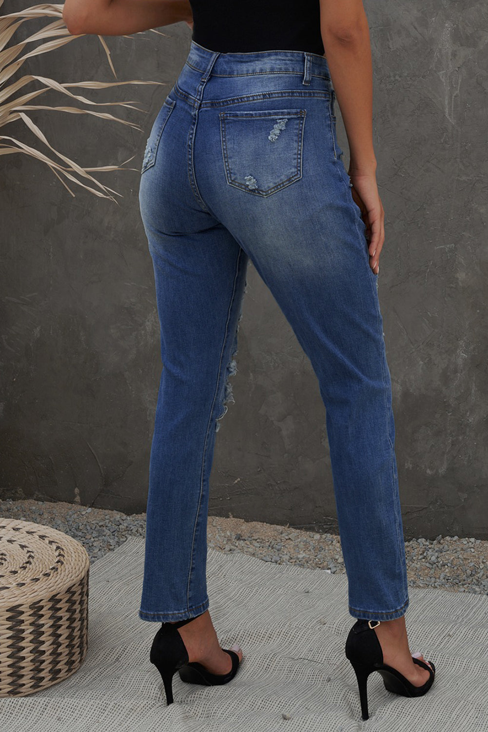 Distressed Buttoned Jeans with Pockets